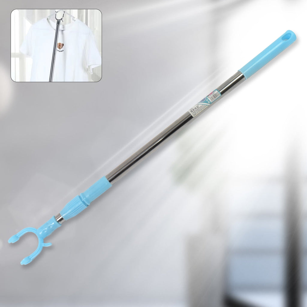 Close-up of the durable stainless steel hook on the extendable pole.