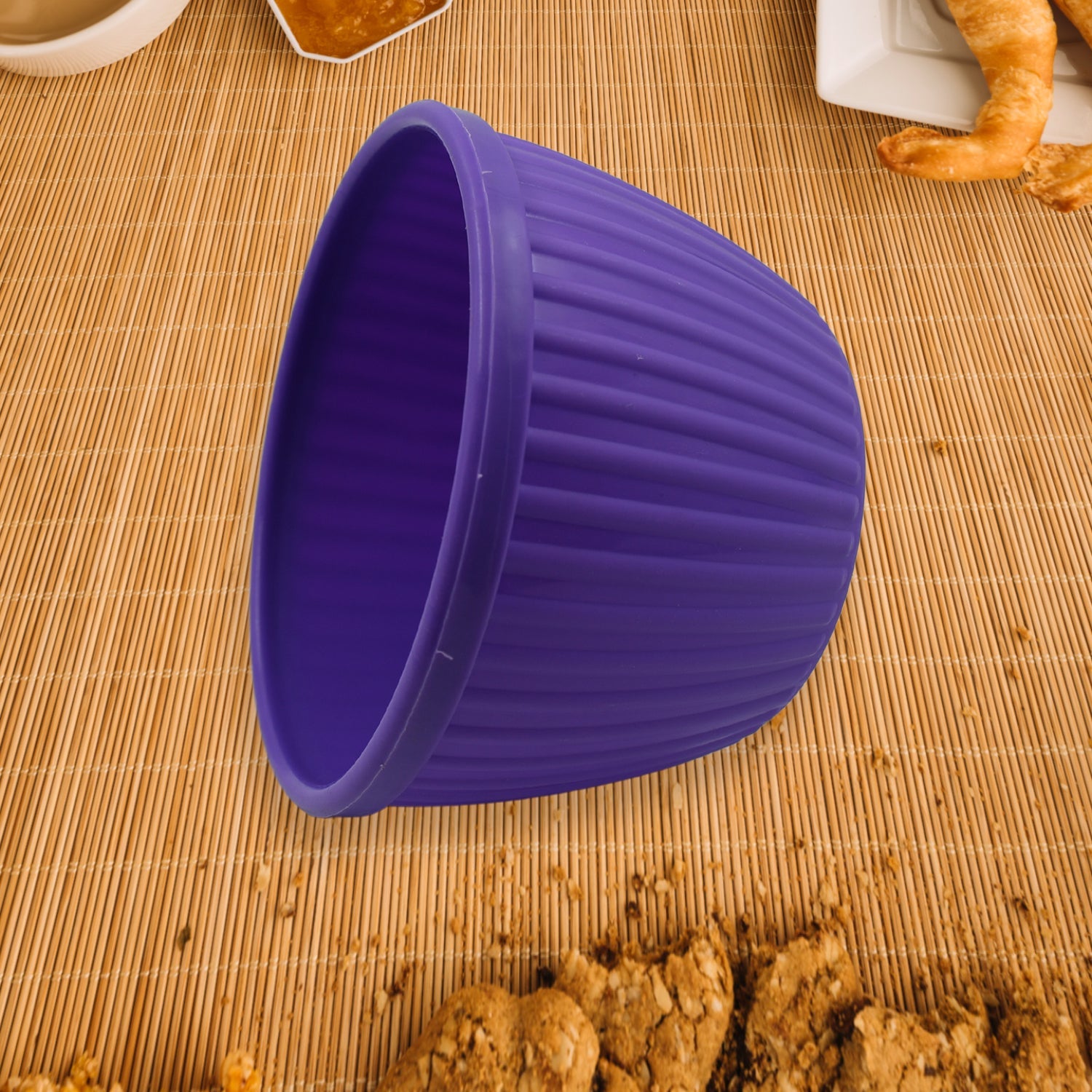 BPA-free plastic noodles bowl ready for microwave use.