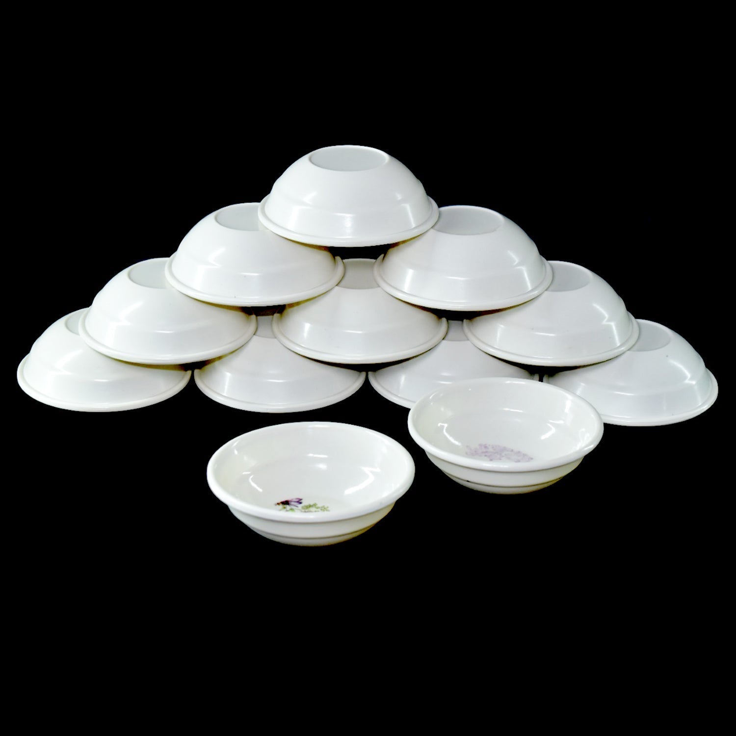 Elegant 32-piece plastic dinner set with plates, bowls, and cutlery.