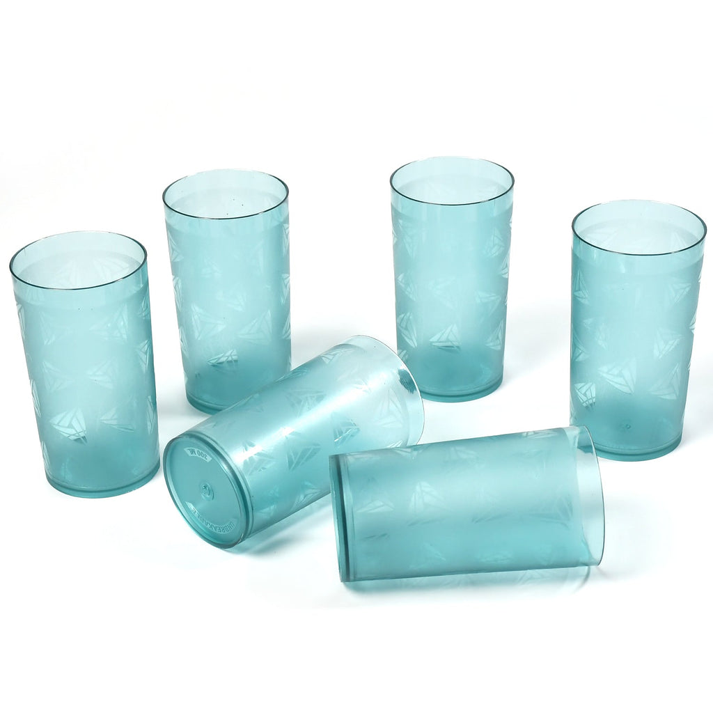Versatile plastic glasses, perfect for juice, beer, or water.