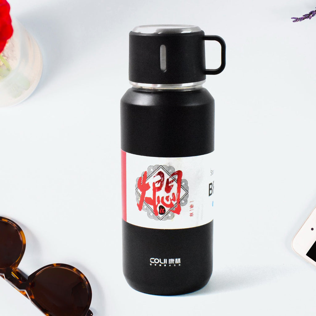 Sweat-proof stainless steel water bottle, great for gym workouts and travel.