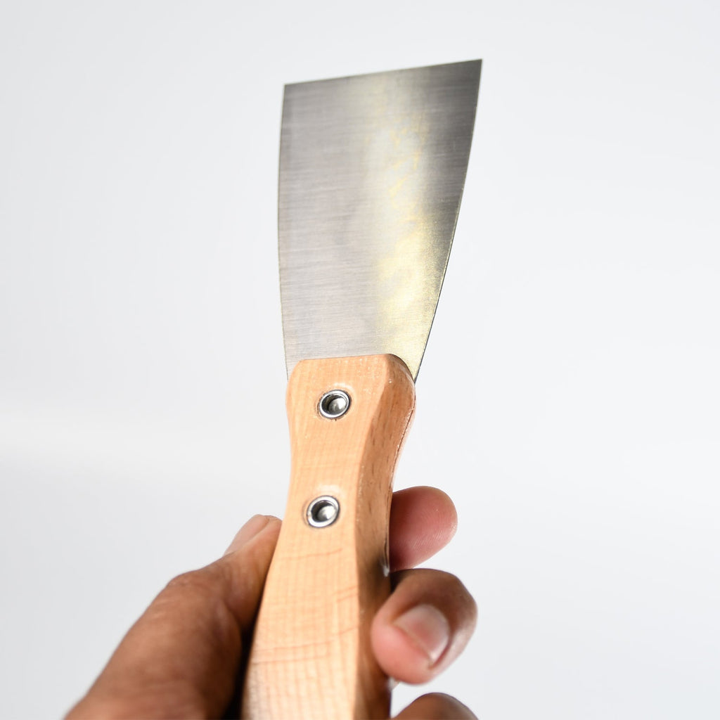 Durable CR-V alloy steel putty knives ready for drywall tasks.