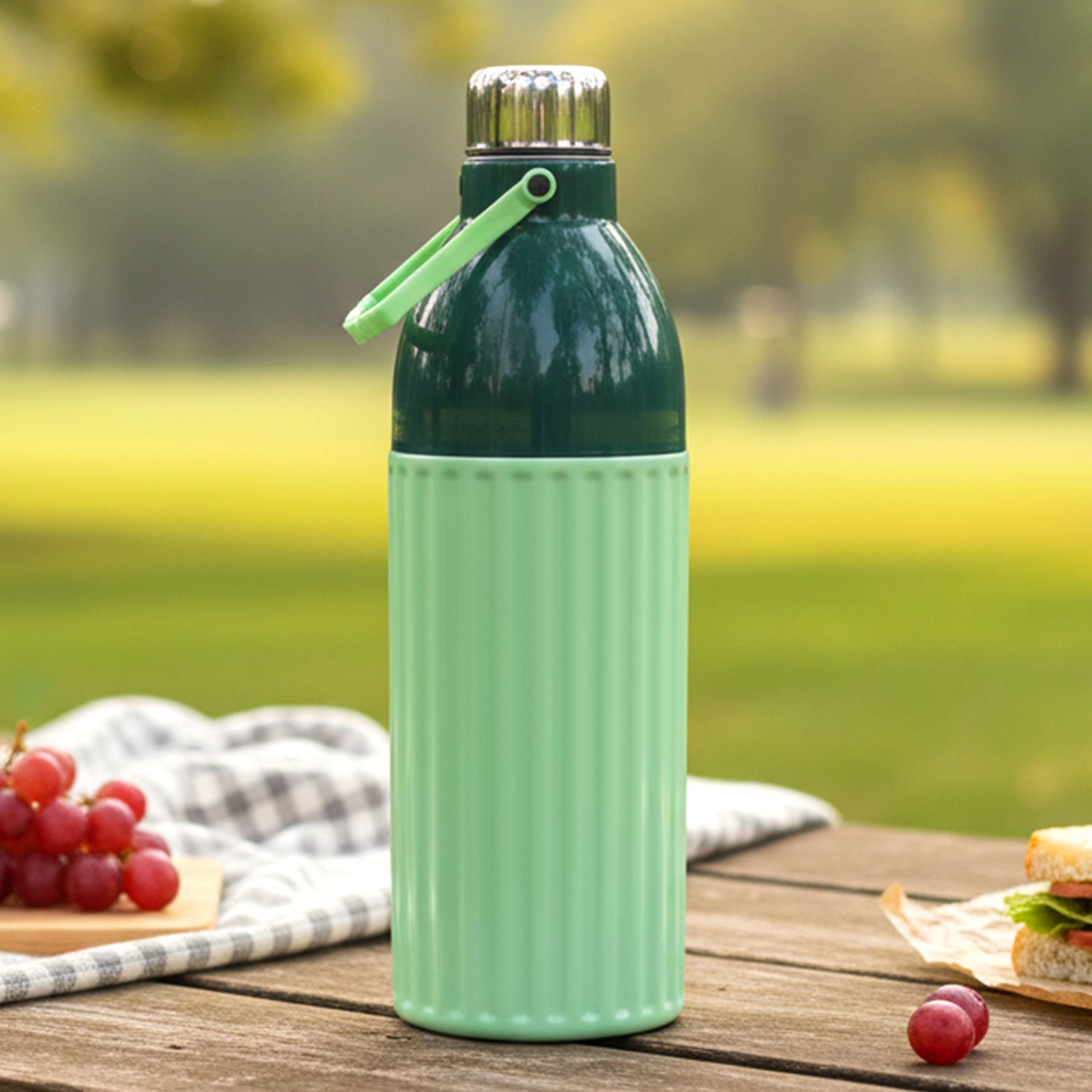Ribbed grip insulated plastic water bottle in large 1700ml size