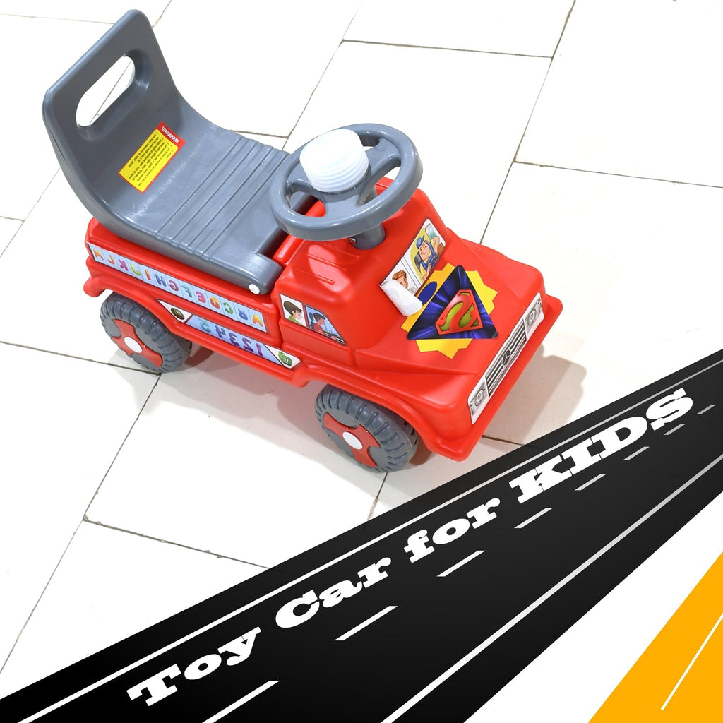 Close-up of the musical horn and steering wheel on the toddler car toy.