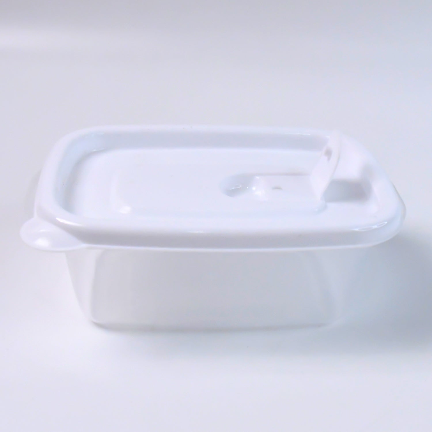 Microwave-safe BPA-free food container set with lids