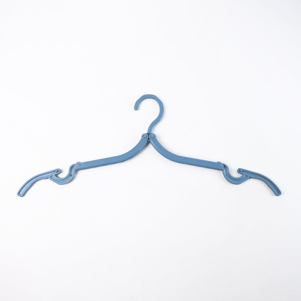 Lightweight foldable hangers designed for travel and outdoor use