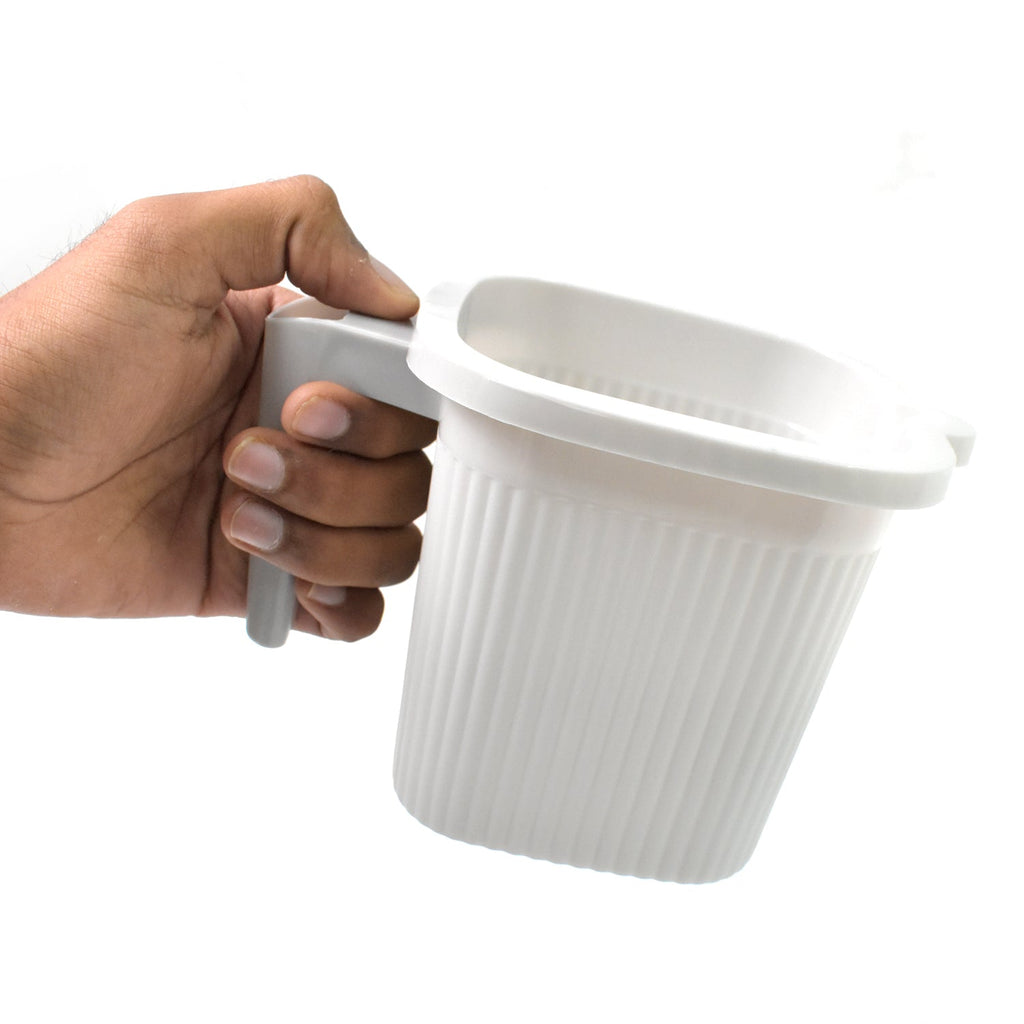 Ergonomic square plastic mug, ideal for daily bathing and household tasks.