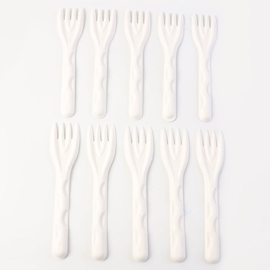 Compostable bagasse forks for picnic and party use, eco-friendly alternative