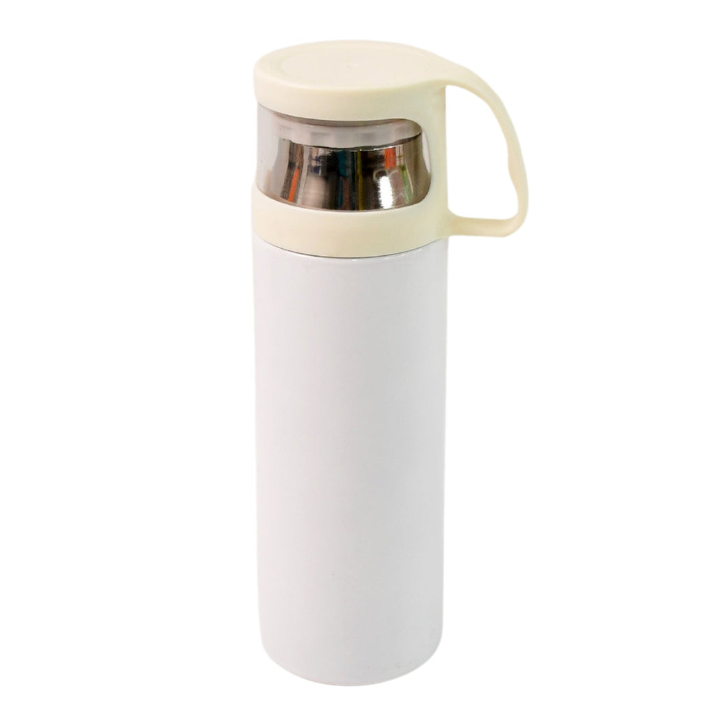 Close-up of vacuum insulated water bottle handle for easy carrying