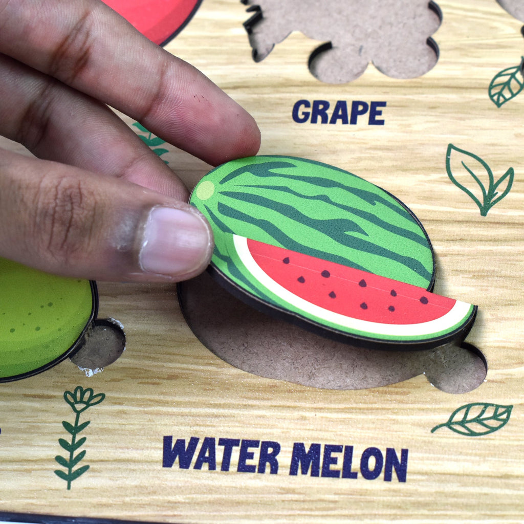 Neutral image of the wooden puzzle's reverse side or packaging.