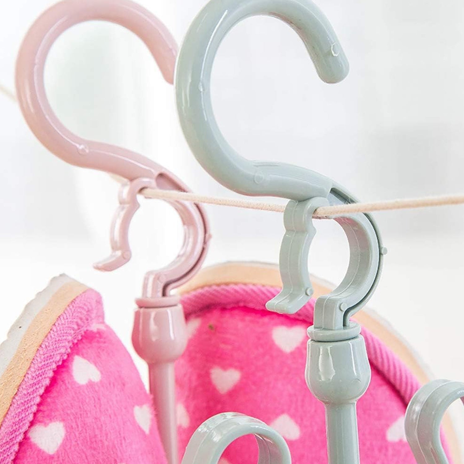 Detailed view of the durable PP material of the Organivo shoe drying hanger.