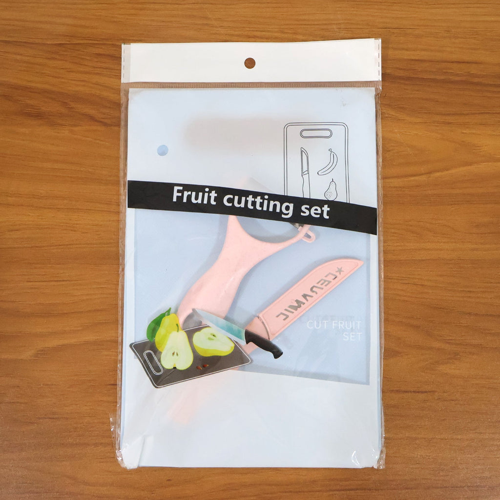 Protective blade cover for knife included in vegetable cutting set