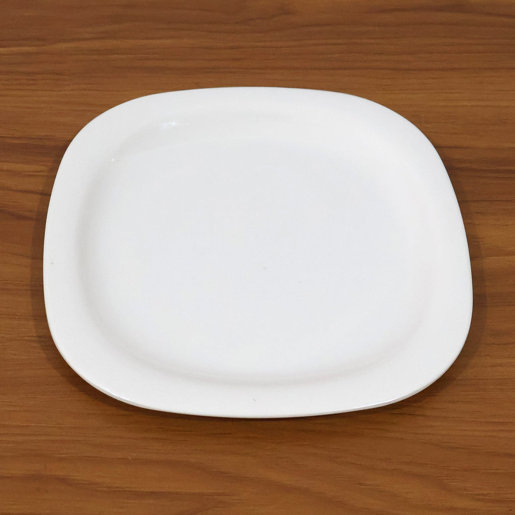 Square dinner plate presenting elegant and practical tableware