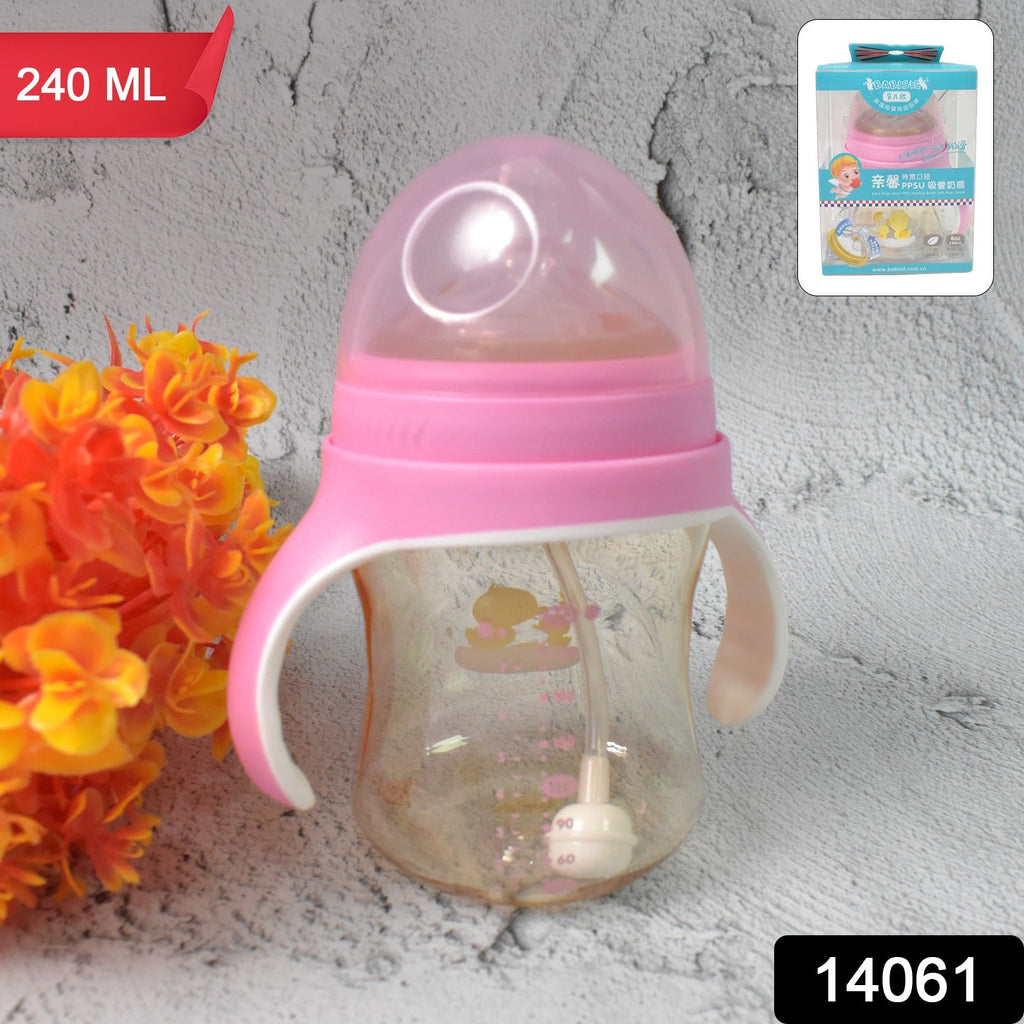 The included cleaning brush and silicone straw for the baby feeding bottle.