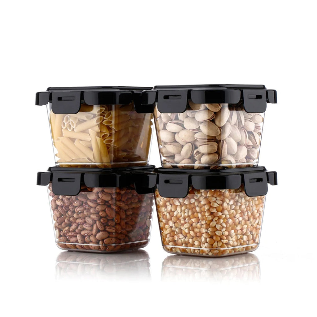 Family enjoying a picnic with meals stored safely in microwave-safe containers.
