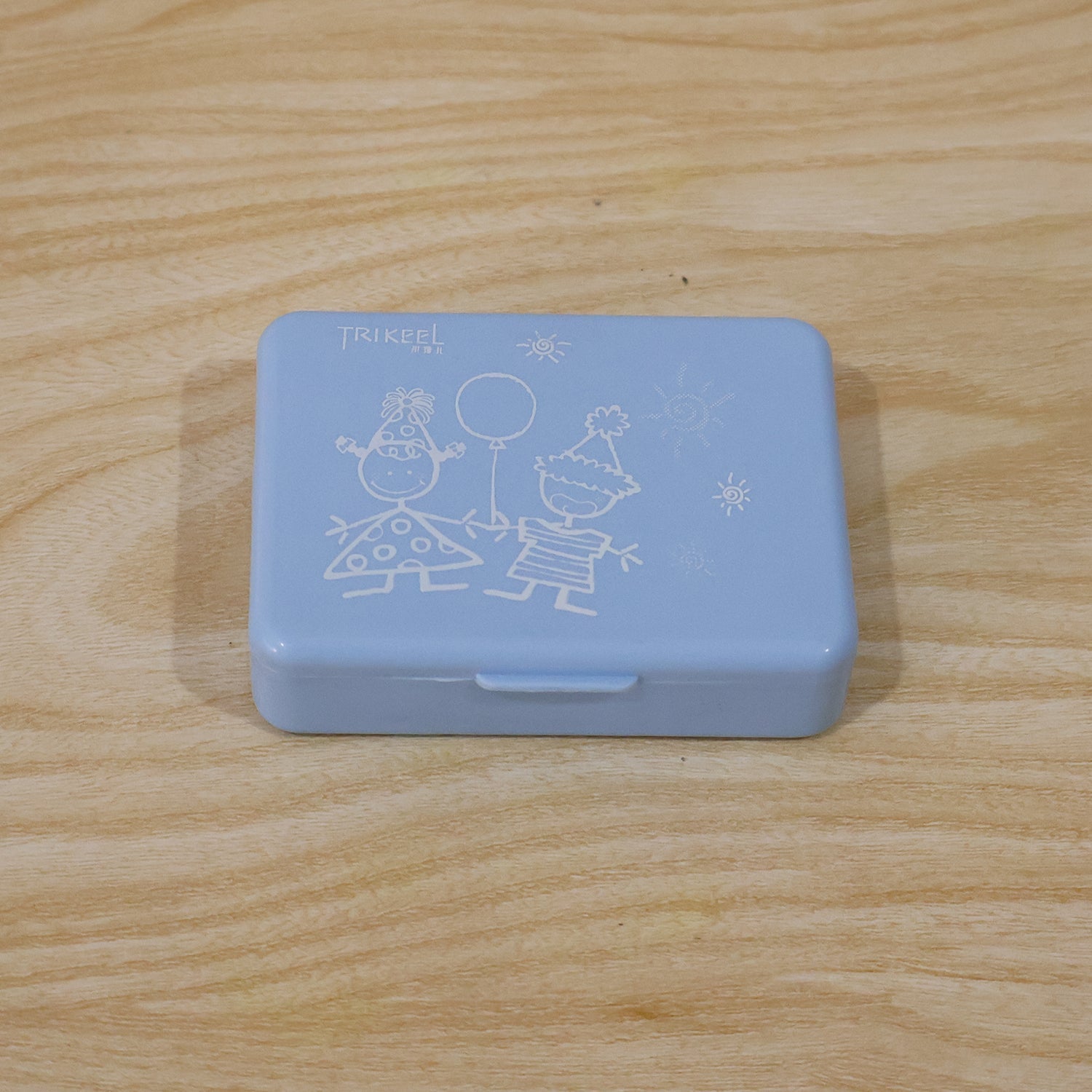 Size guide for portable 6-compartment pill box