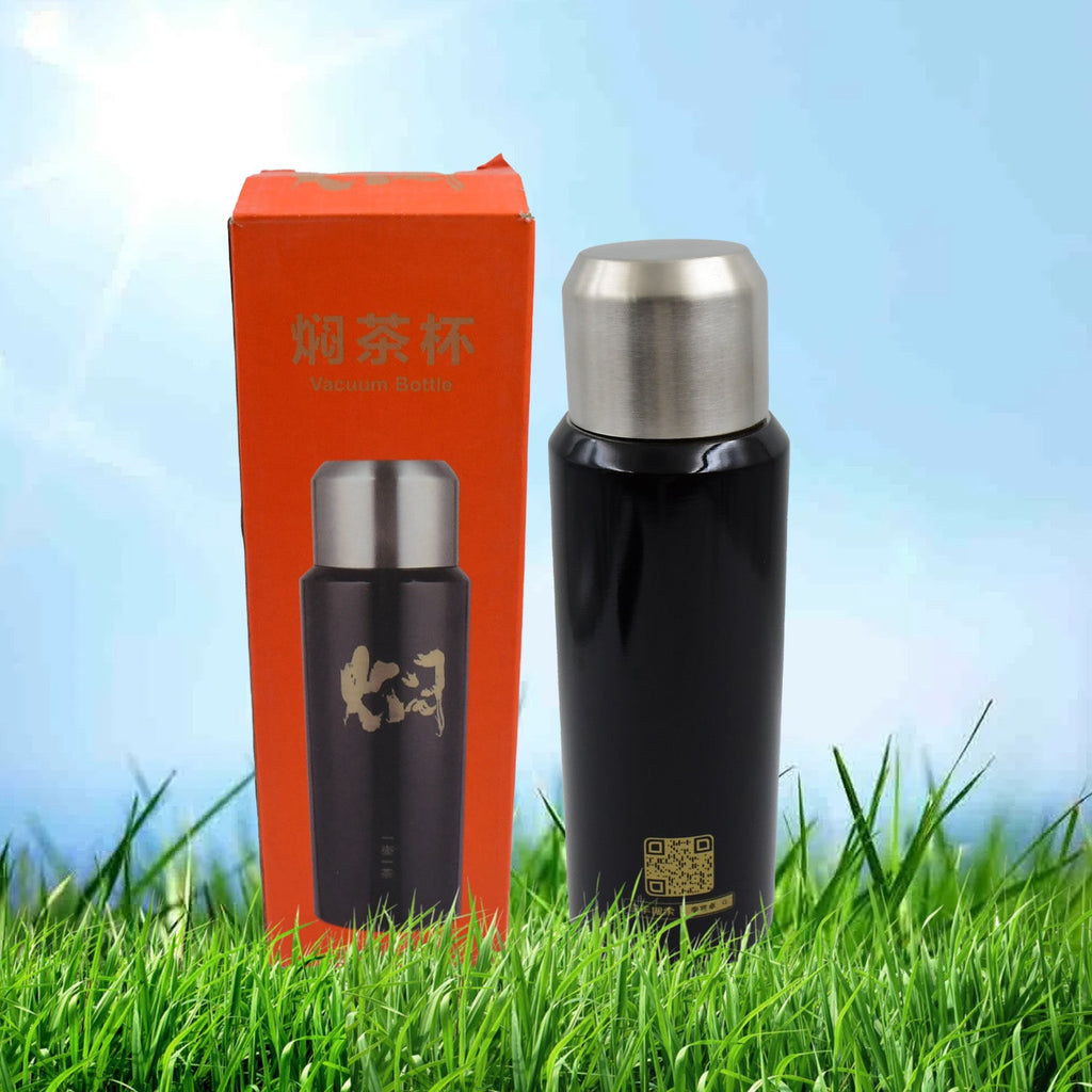 Sleek stainless steel 600ml insulated thermal bottle.