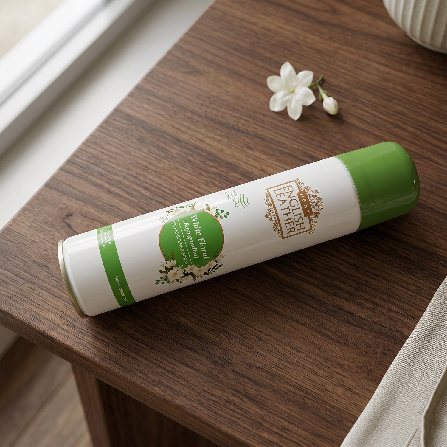 Fresh aroma from white floral room spray