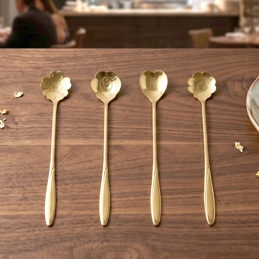 Mini serving spoon set for desserts and hot beverages