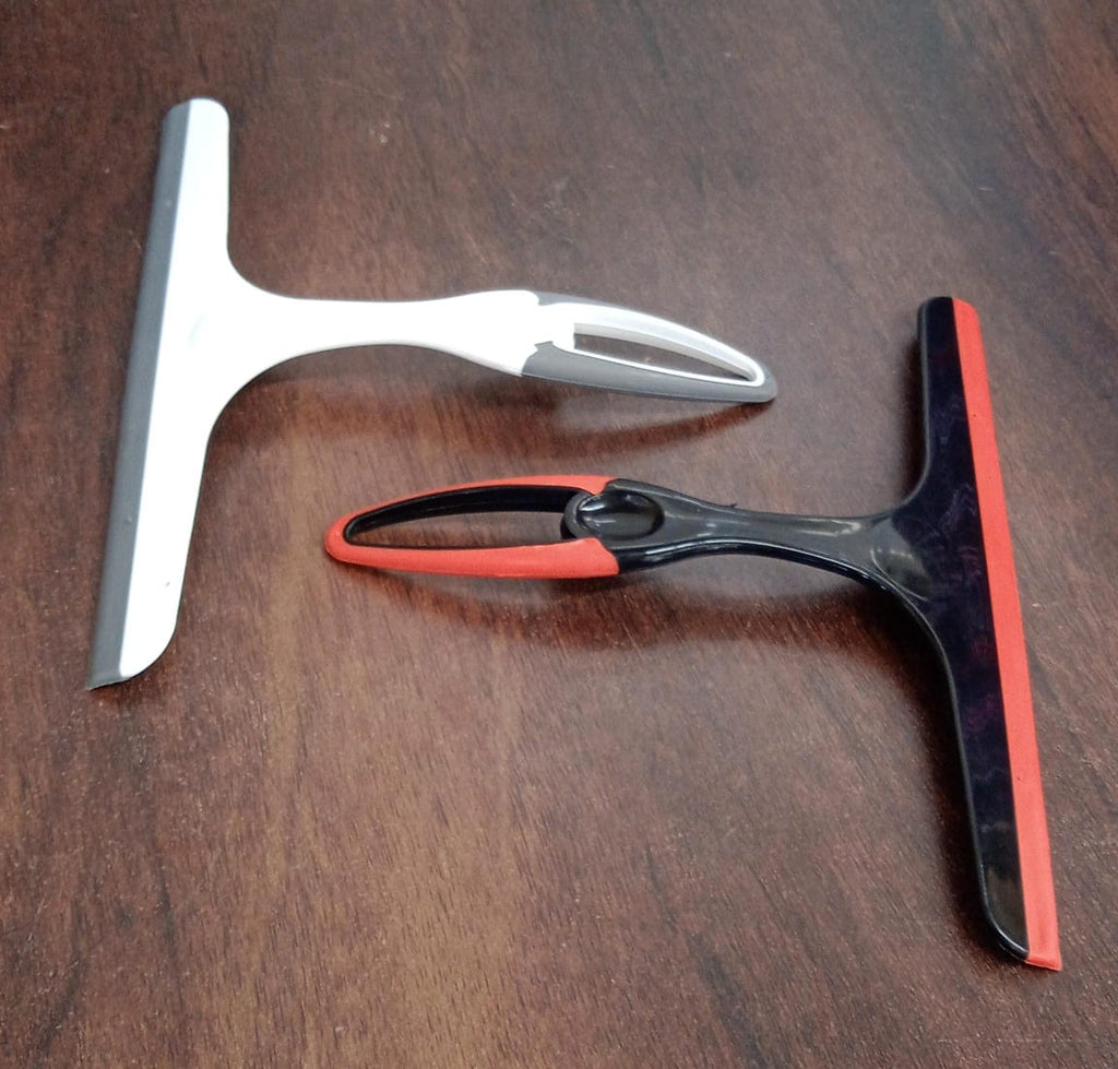 Versatile plastic kitchen wiper, perfect for achieving streak-free glass and kitchen surfaces.