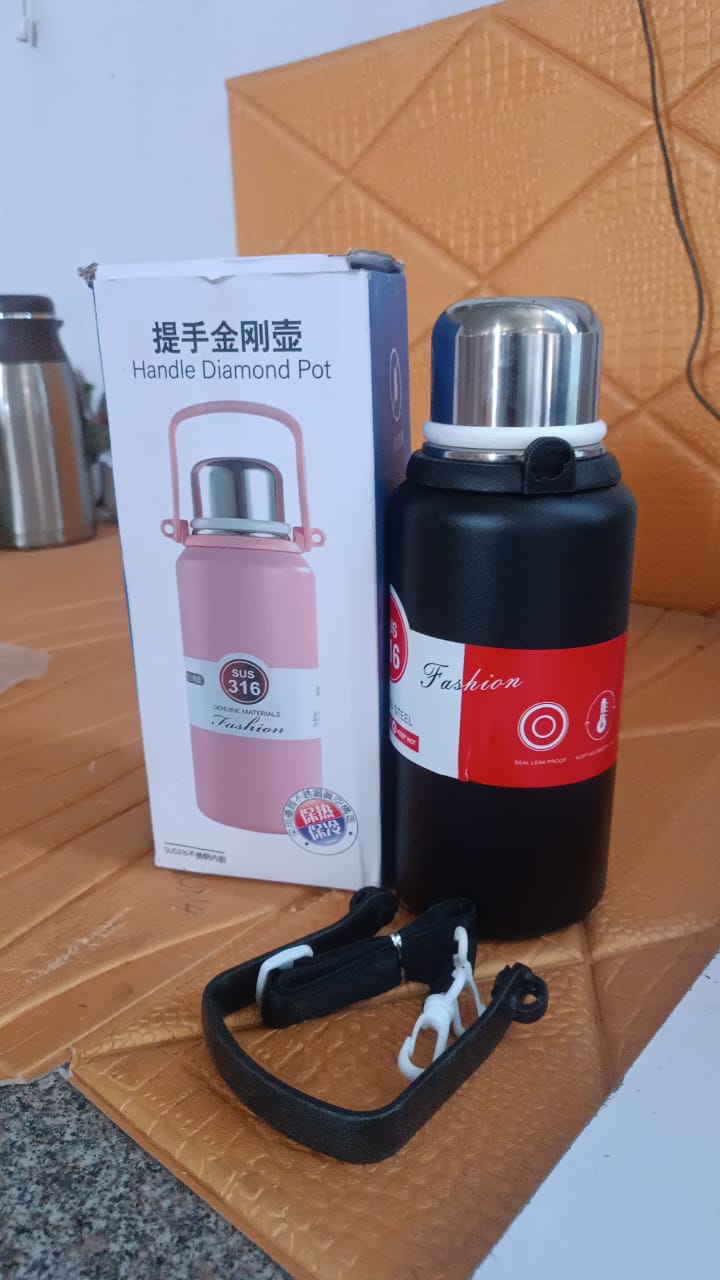 Sturdy black insulated thermos bottle suitable for school and office hydration