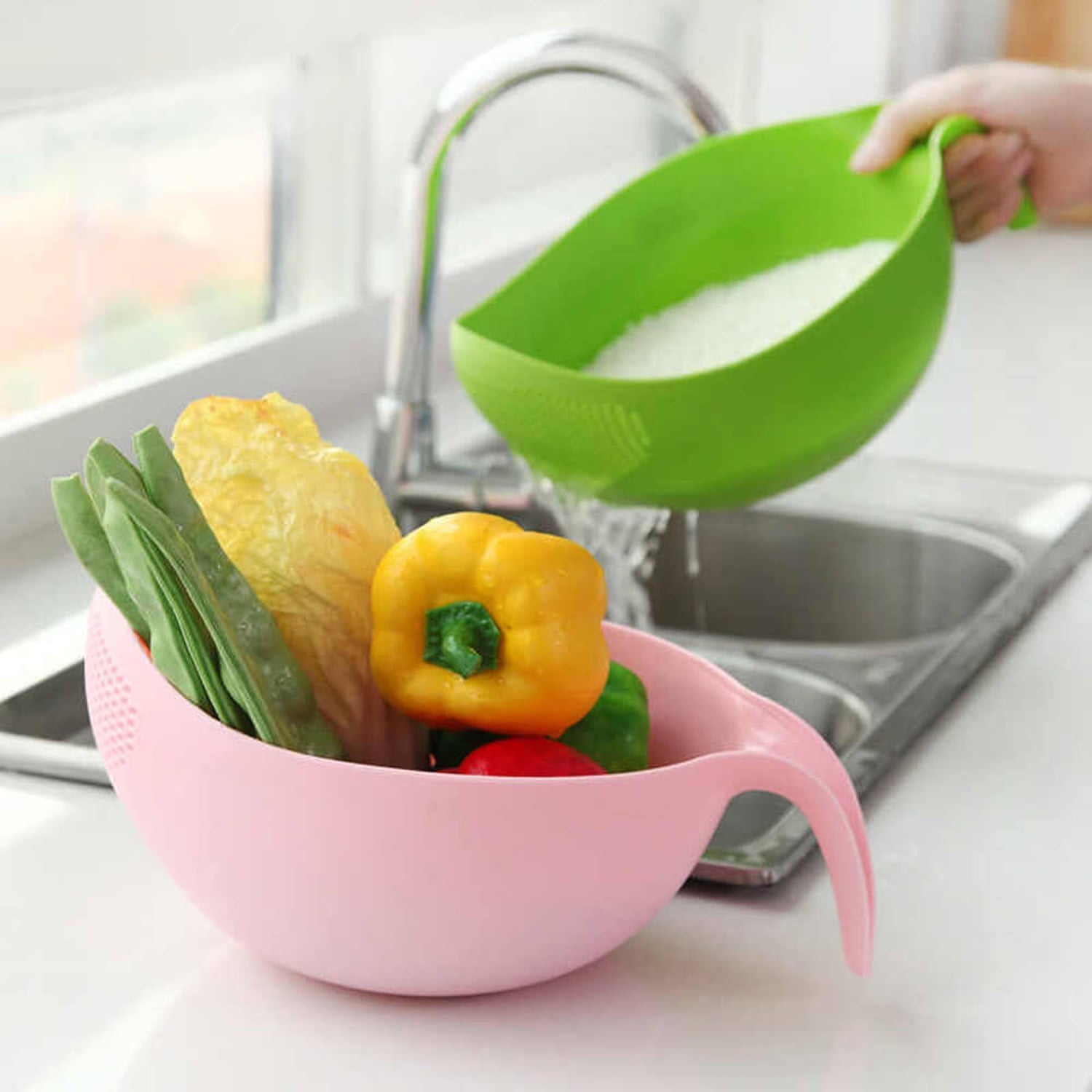 Ergonomic drain basket with a handle, perfect for easy food preparation.