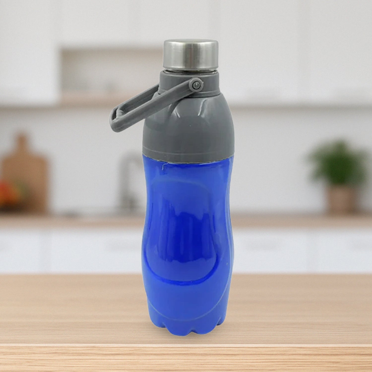 Leakproof BPA-Free plastic insulated water bottle, ideal for gym and outdoor activities.