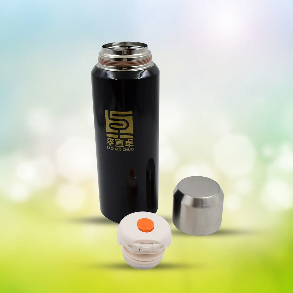 Close-up view of the 600ml thermal bottle with a secure lid.