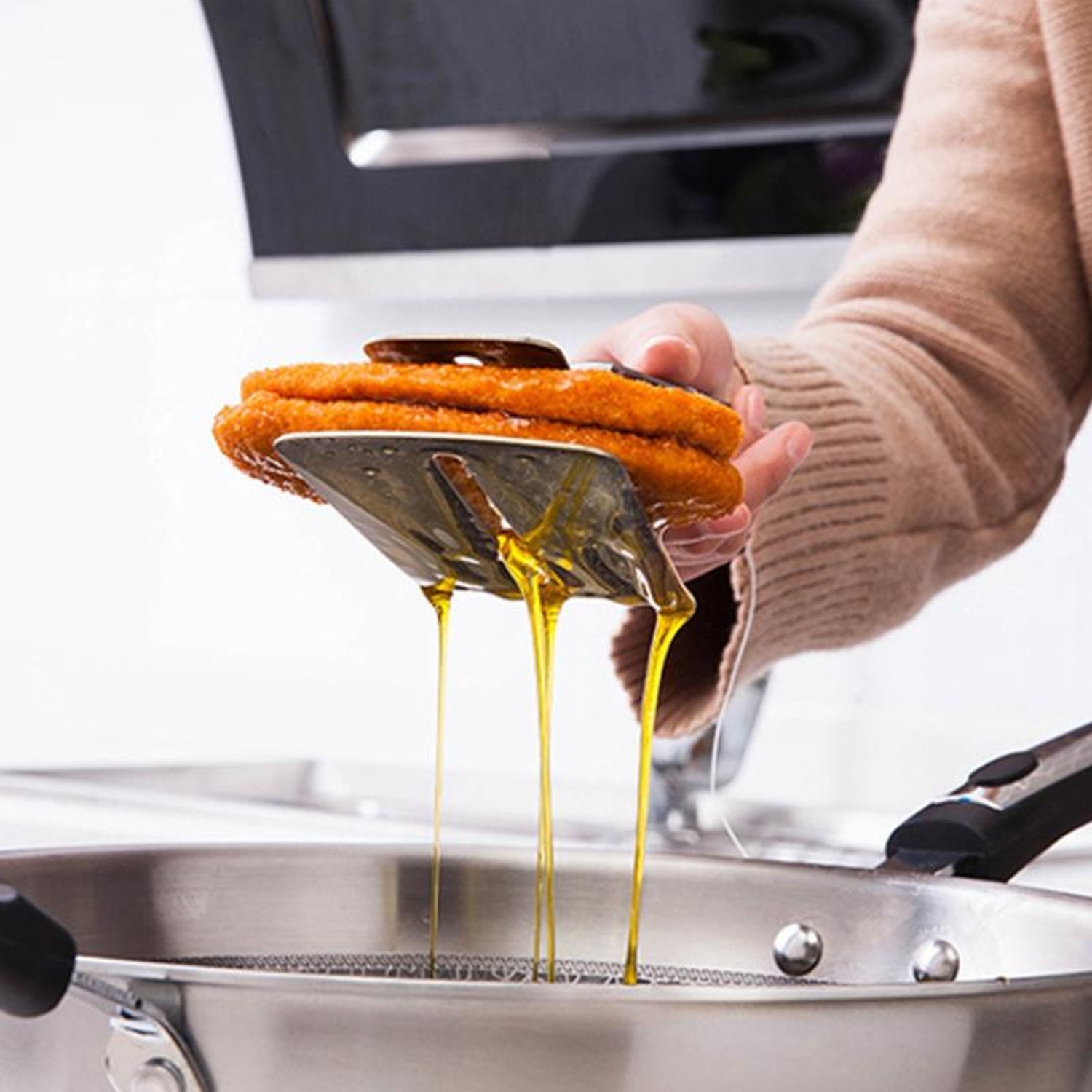 Heavy-duty stainless steel cooking and serving tongs for daily use