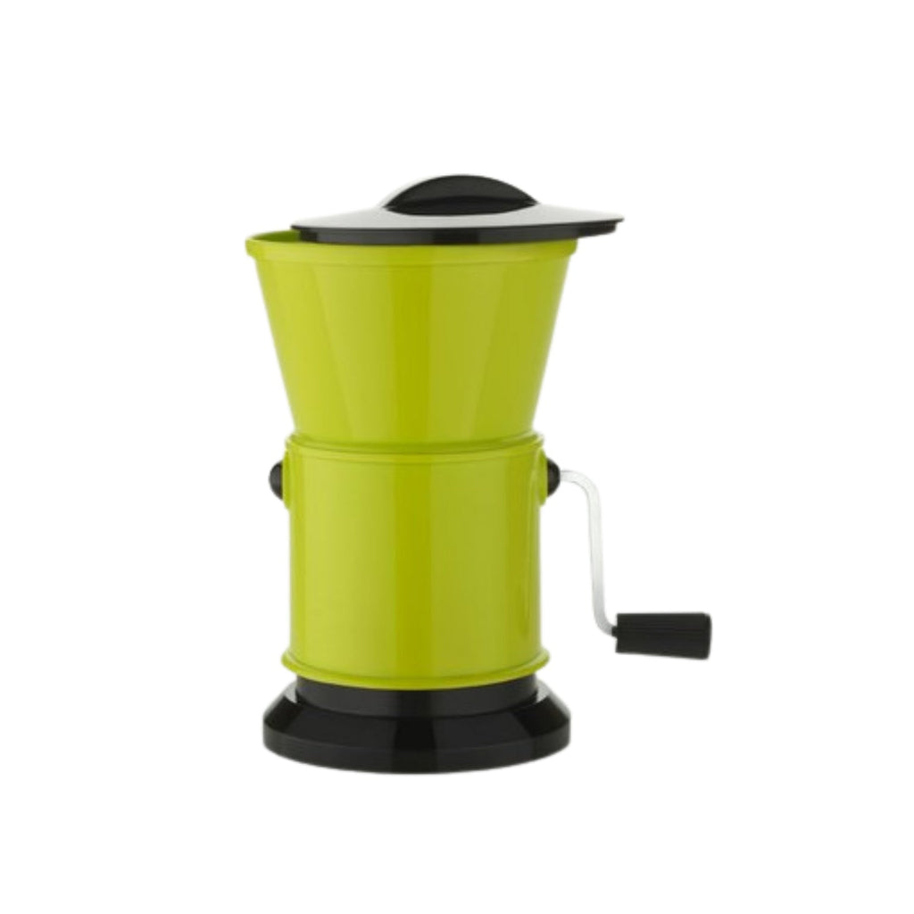 Round cutting tool with precise sharp blades for mincing chilies