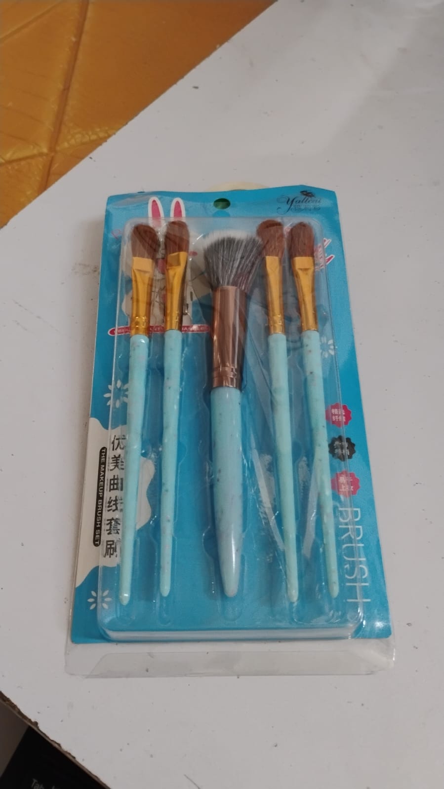 Complete set of 5 professional makeup brushes by BeautyBare with compact size