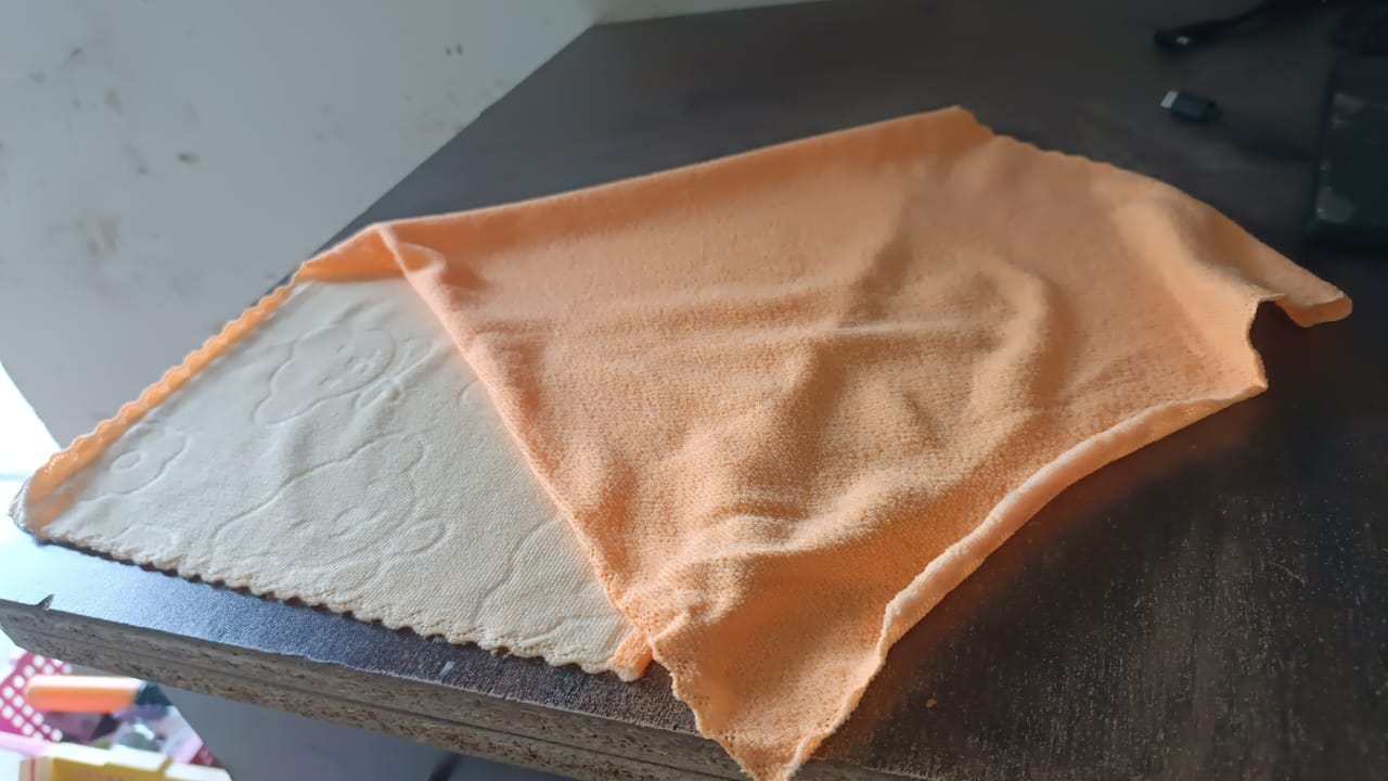 Versatile kitchen hand towel, ideal for drying dishes and hands.