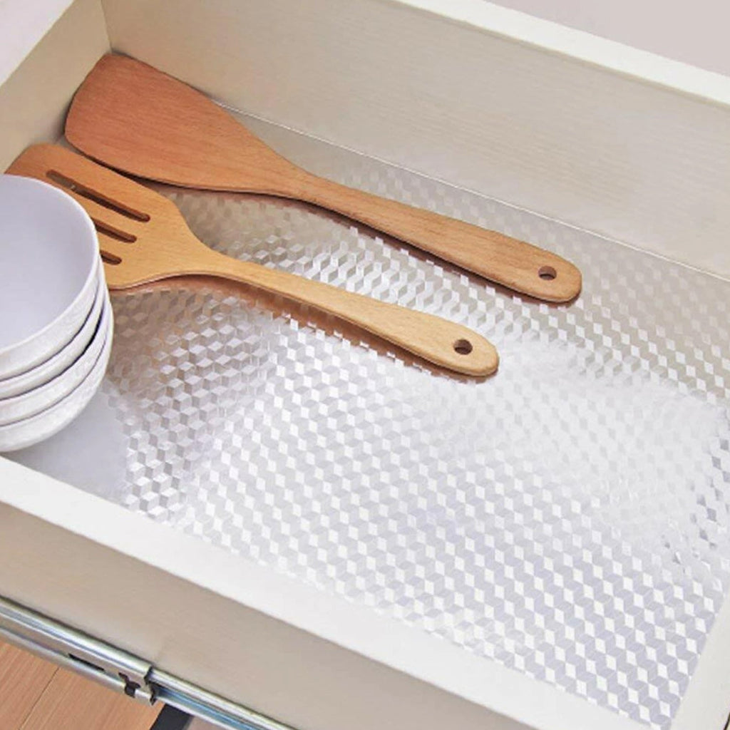 Aluminium foil roll for food storage in kitchen