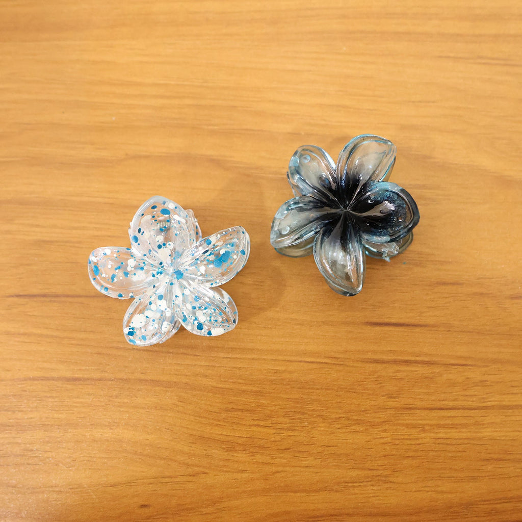 Floral hair clip worn with casual hairstyle