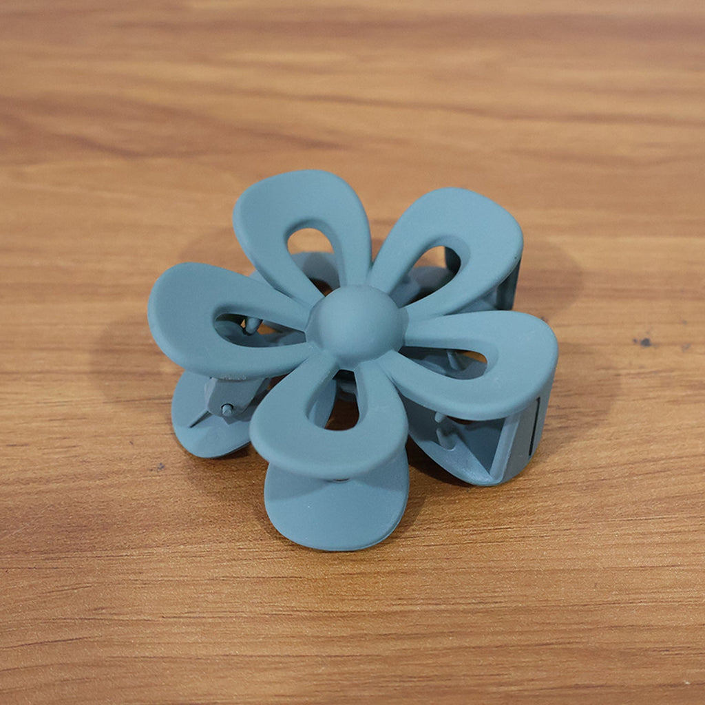 Decorative floral hair clip perfect for medium to long hair