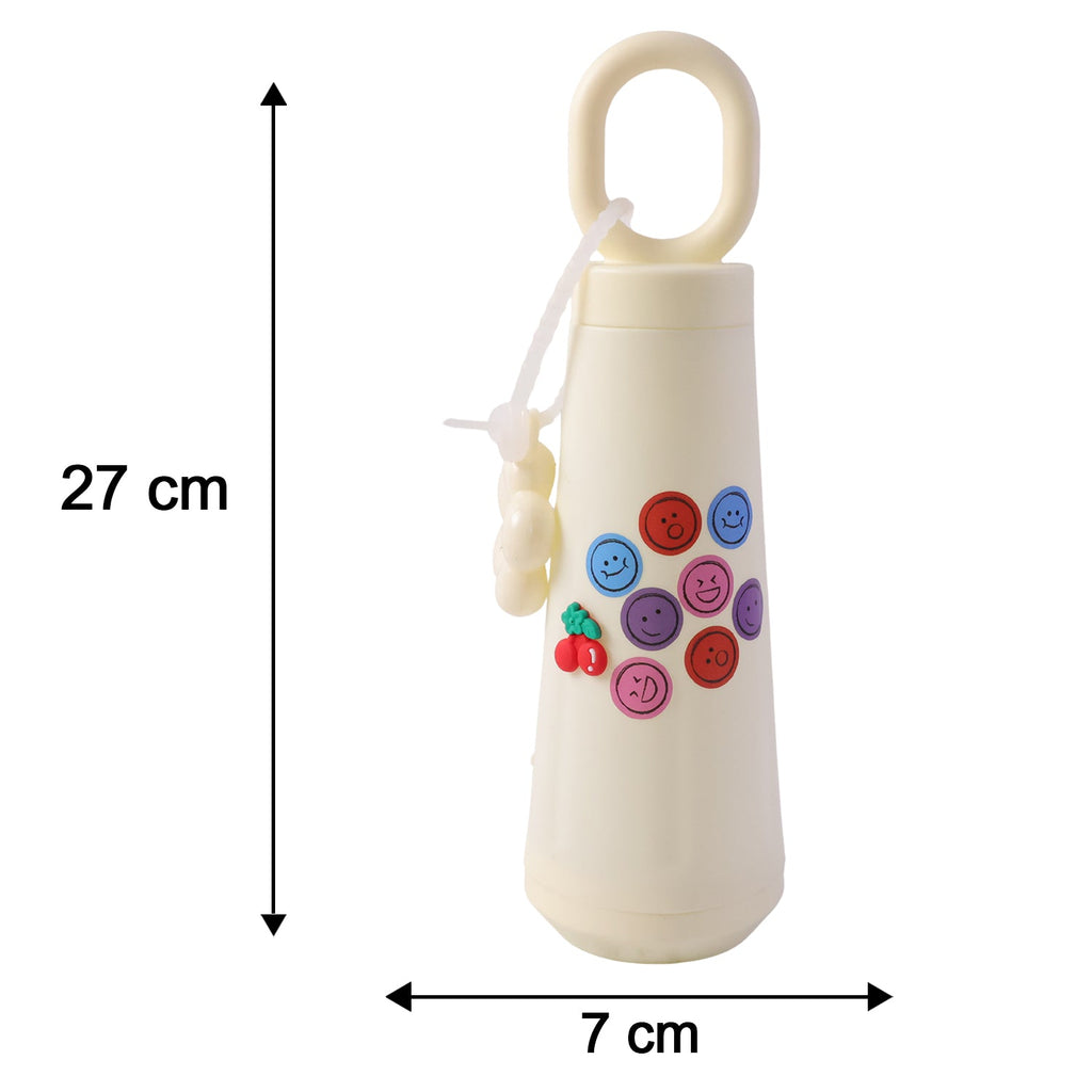 Size comparison image of 500ml glass water bottle for reference