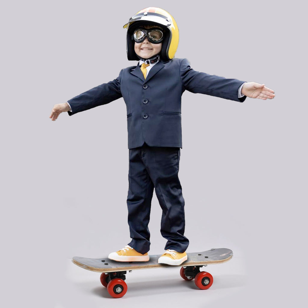 Stylish design of the Konex wood skateboard, appealing to all ages.