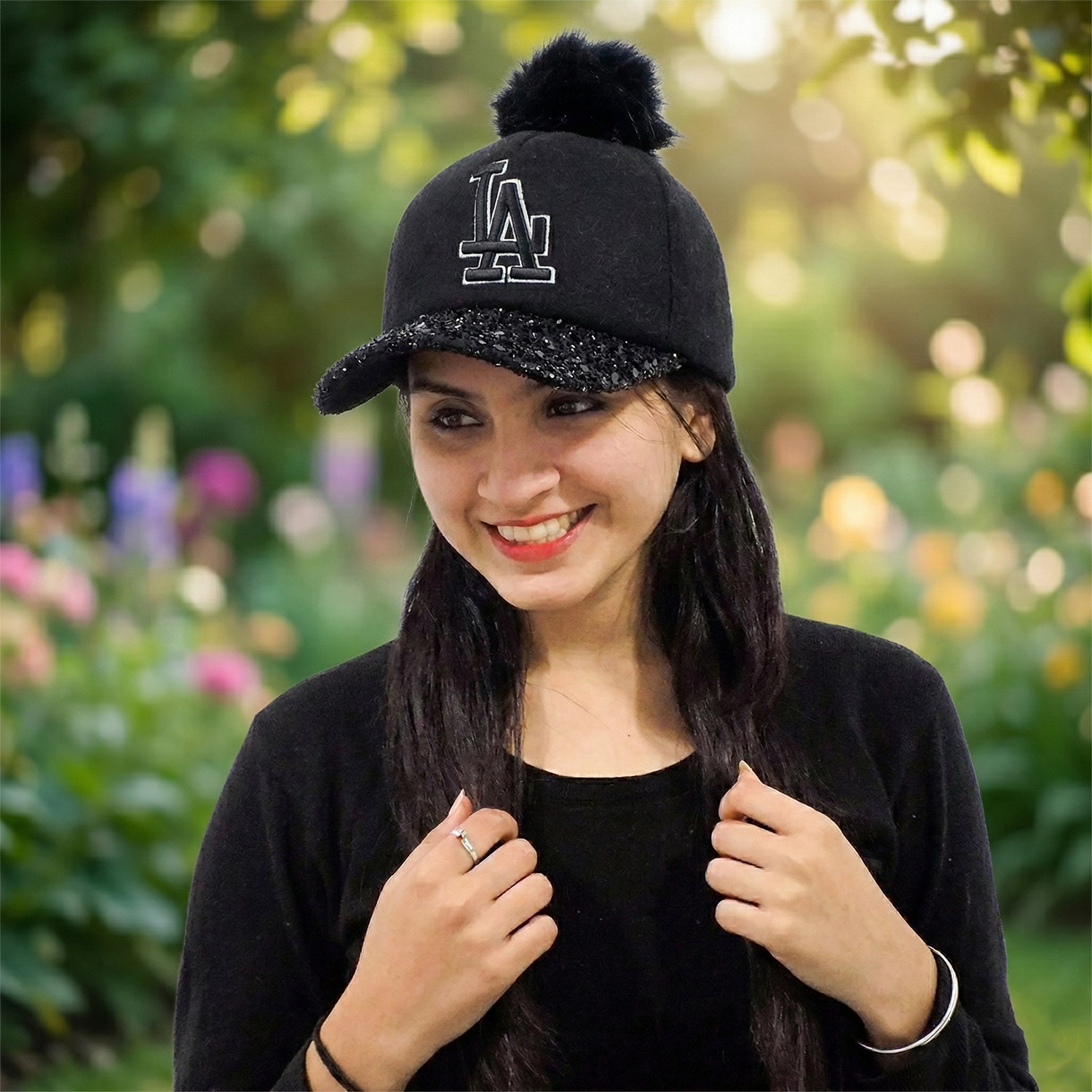 Winter outdoor look with trendy embroidered baseball cap