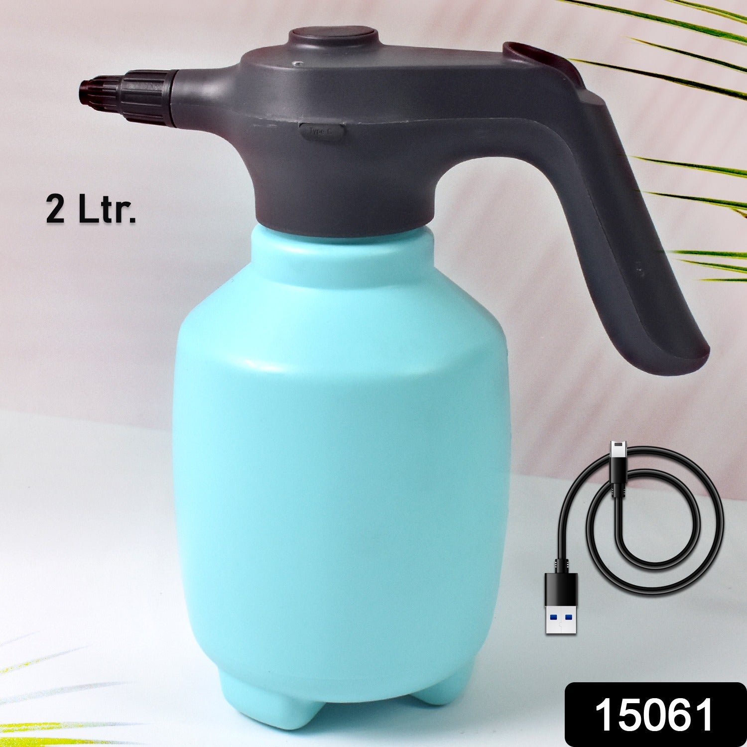 Close-up of the 2-litre electric garden sprayer's nozzle and comfortable handle.