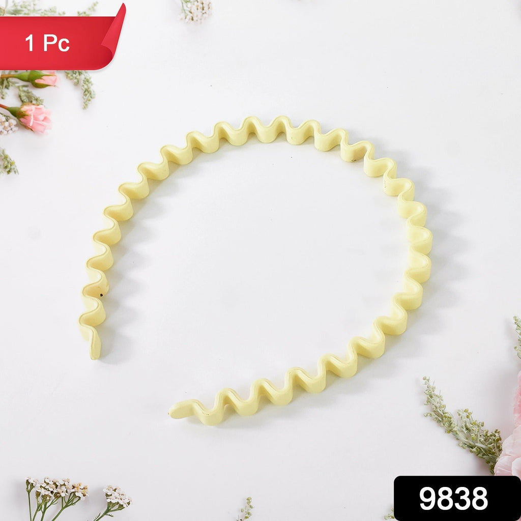 Comfortable plastic hairband ideal for everyday hairstyles