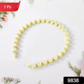 Comfortable plastic hairband ideal for everyday hairstyles