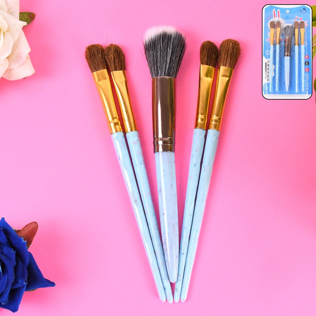 Brushes arranged neatly in 5pc makeup brush kit for versatile application