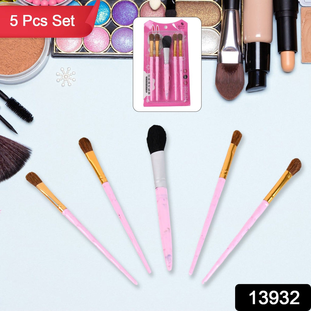 Closeup view of makeup brushes in the 5-piece makeup brush kit with durable handles