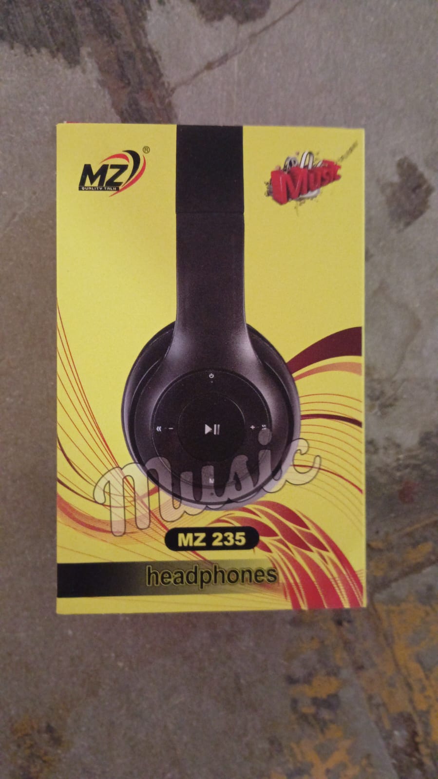 Promotional graphic for electronics product features.