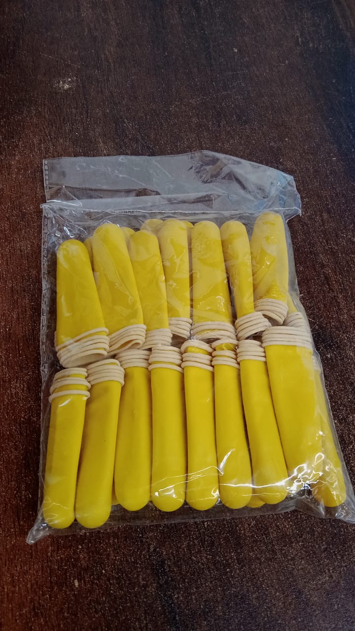 Packaging of the silicone finger protectors, indicating a large quantity.